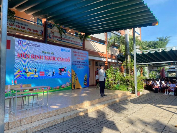 Hoạt động trải nghiệm hướng nghiệp chào cờ tuần 7