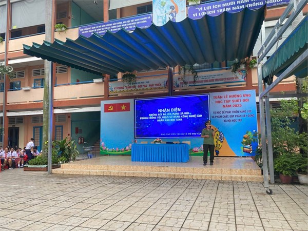 Hoạt động trải nghiệm hướng nghiệp chào cờ tuần 8