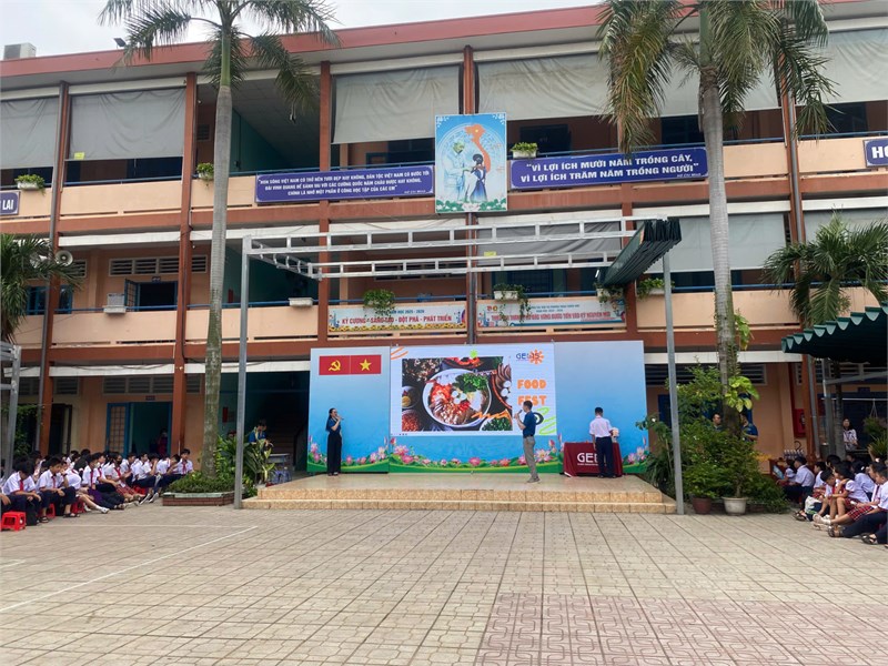 Hoạt động trải nghiệm hướng nghiệp chào cờ tuần 9