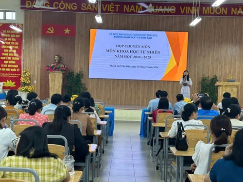 Tổ KHTN trường THCS Tam Bình tham dự họp chuyên môn đầu năm học 2024 - 2025
