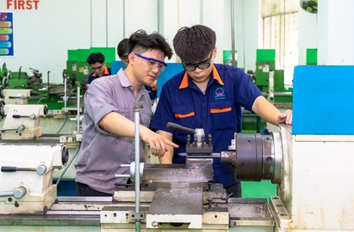 UBND TP.HCM vừa phê duyệt đề án ứng dụng trí tuệ nhân tạo (AI) và dữ liệu lớn nhằm hỗ trợ người lao động học tập, nâng kỹ năng trước nhu cầu nhân lực thay đổi nhanh theo chuyển đổi số.