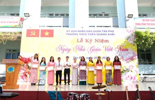 Tôn vinh những người lái đò thầm lặng