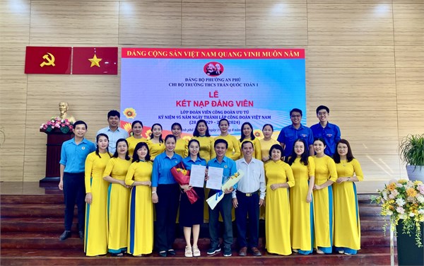 Lễ kết nạp đảng viên mới