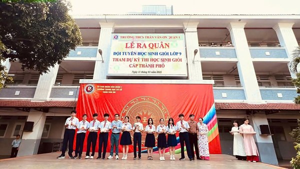 Lễ ra quân đội tuyển học sinh giỏi lớp 9 tham dự kỳ thi học sinh giỏi cấp thành phố năm học 2024 - 2025