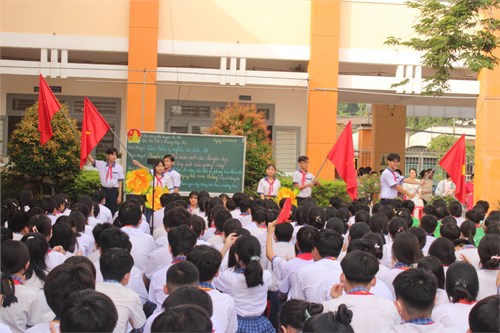 Sinh hoạt dưới cờ tuần 3, Tháng 9, chủ điểm  Xây dựng truyền thống nhà trường 