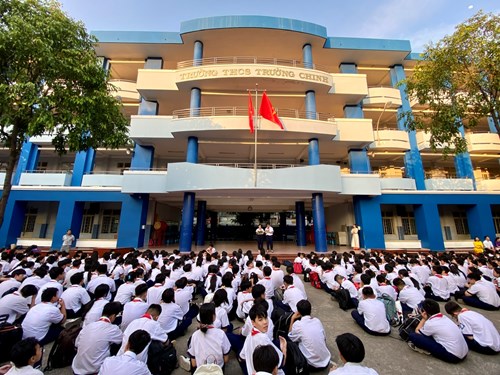 Thực hiện kế hoạch sinh hoạt dưới cờ  Kể chuyện học tập và làm theo tư tưởng, đạo đức, phong cách Hồ Chí Minh  Tuần 13 HKI - Năm học 2025 - 2026