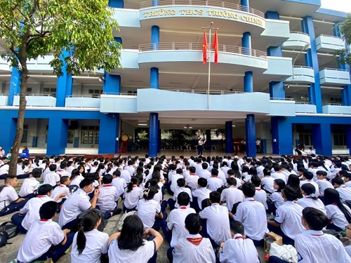 Thực hiện kế hoạch sinh hoạt dưới cờ  Kể chuyện học tập và làm theo tư tưởng, đạo đức, phong cách Hồ Chí Minh  Tuần 18 HKI - Năm học 2025 - 2026