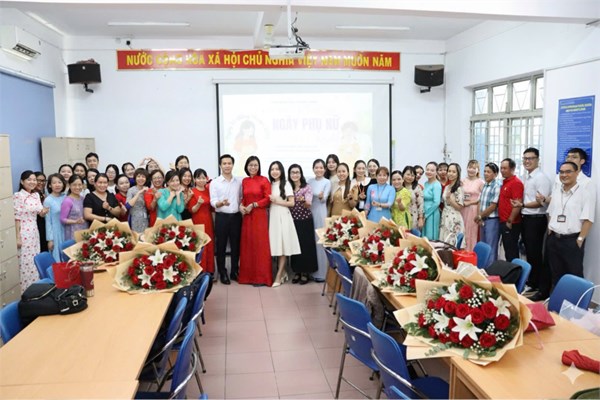 Công đoàn trường THCS Trường Chinh tổ chức kỷ niệm 95 năm ngày phụ nữ Việt Nam (20/10/1930 – 20/10/2025)