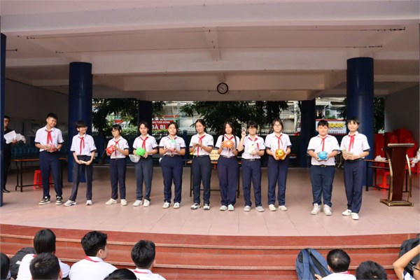 Ngày hội thu : “Nuôi heo đất” - gieo yêu thương, gặt nhân ái