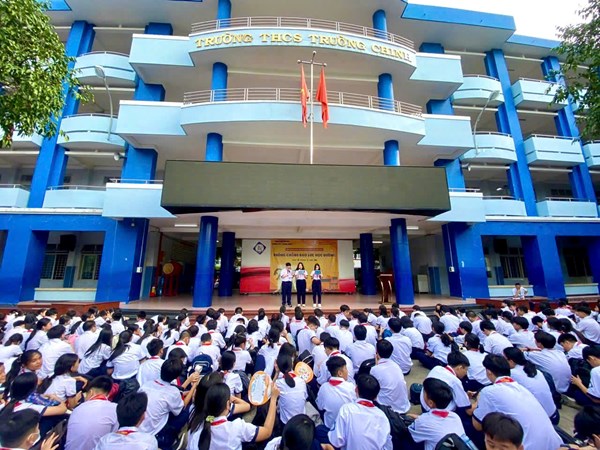 Thông tư số 23/2024/TT-BGDĐT (ngày 16 tháng 12 năm 2024) sửa đổi, bổ sung một số điều của Quy định tiêu chuẩn cơ sở vật chất các trường mầm non, tiểu học, trung học cơ sở, trung học phổ thông và trường phổ thông có nhiều cấp học ban hành kèm theo Thông tư số 13/2020/TT-BGDĐT ngày 26 tháng 5 năm 2020 của Bộ trưởng Bộ Giáo dục và Đào tạo.