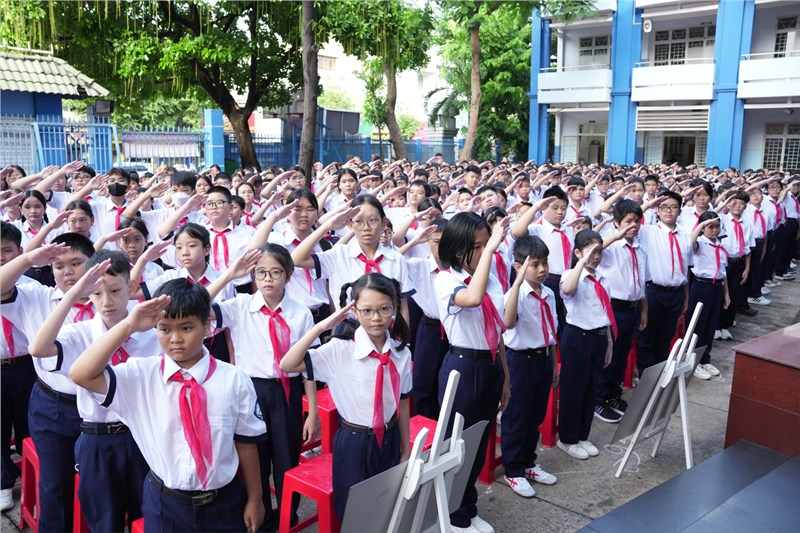 Quyết định về việc ban hành Nội quy tiếp công dân của Trường Trung học cơ sở trường Chinh