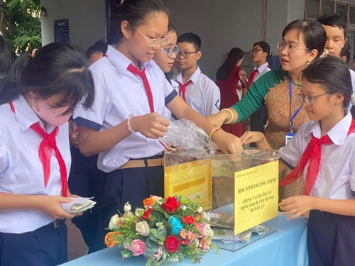 Phát động hoạt động  Bầu ơi thương lấy bí cùng .