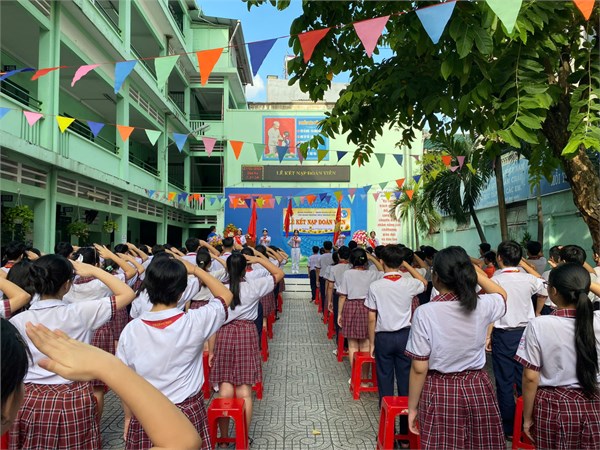 Ngày 27/5/2025, Trường THCS Trường sơn tổ chức lễ kết nạp Đoàn viên