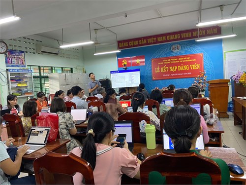 Ngày 5/5/2025, trường THCS Trường Sơn tổ chức tập huấn học bạ số cho CBQL, giáo viên, nhân viên nhà trường