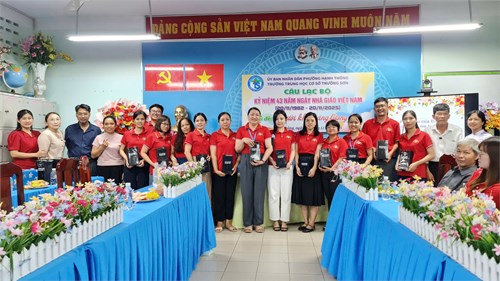 Sinh hoạt Câu lạc bộ kỷ niệm 43 năm Ngày nhà giáo Việt Nam chủ đề  Người khai sáng tương lai 