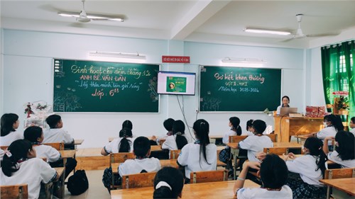 Sinh hoạt chủ điểm tháng 12 - Anh Bế Văn Đàn  Lấy thân mình làm giá súng  (Lớp 6/13)