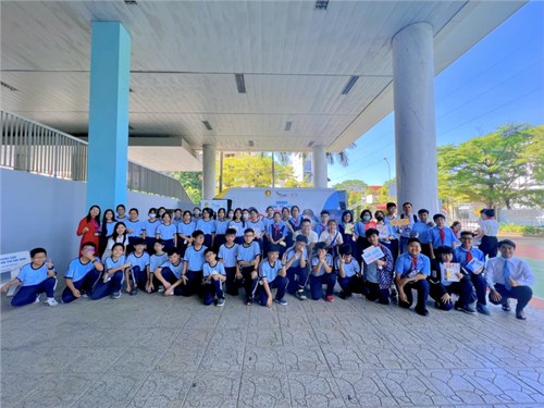 Chuyến xe  trao tri thức - gửi yêu thương 