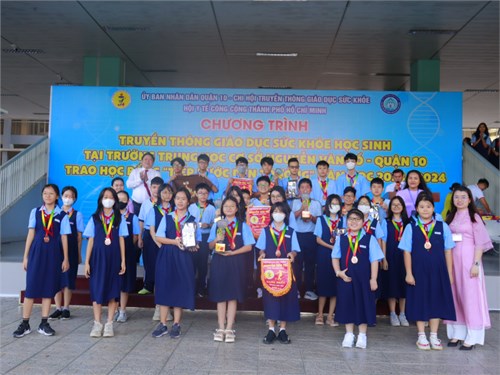 Phát thưởng Hội thao học sinh cấp trường năm học 2023 - 2024