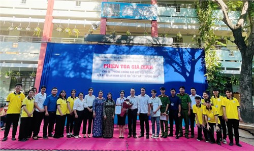 Sáng ngày 25/12/2023, Trường THCS Quang Trung phối hợp với Ủy ban nhân dân - Đoàn thanh niên - Hội liên hiệp Phụ nữ phường 10 - Trường Đại học Mở TPHCM tổ chức Phiên tòa giả định - Chủ đề  Phòng chống bạo lực học đường  - Xét xử vụ án hình sự về tội  Cố ý gây thương tích 