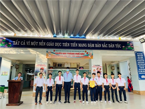 Khen thưởng đội Bóng chuyền học sinh đạt giải Ba môn Bóng chuyền cấp huyện năm học 2023-2024