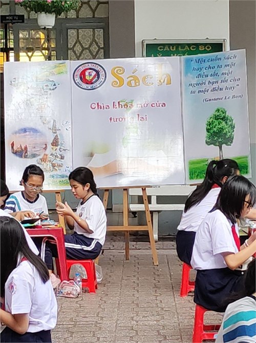 Vẽ tranh theo sách