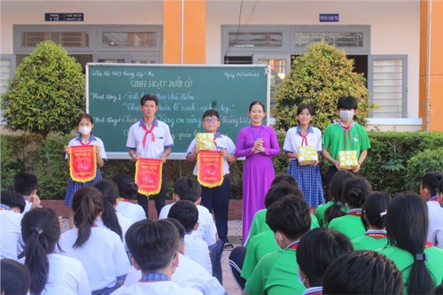 Sinh hoạt dưới cờ Tuần 17