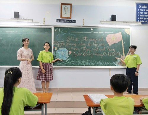 Sinh hoạt chủ điểm: Noi gương anh hùng Lý Tự Trọng.