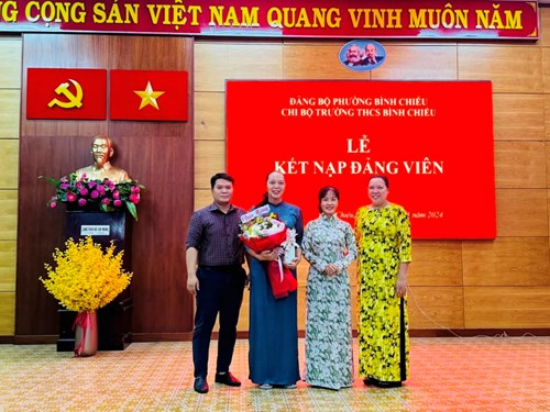 Lễ kết nạp đảng cho đoàn viên công đoàn, tháng 11/2024