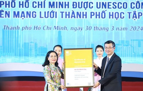 TP. HCM đón Bằng công nhận   Thành phố học tập toàn cầu   của UNESCO