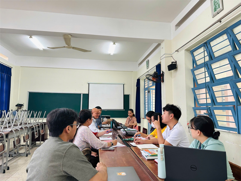 Sinh hoạt chuyên môn tổ khoa học tự nhiên tuần 4 tháng 10/2024