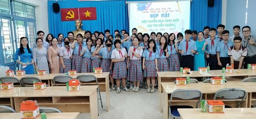 Họp mặt những “chiến binh ưu tú” trường thcs bình tân