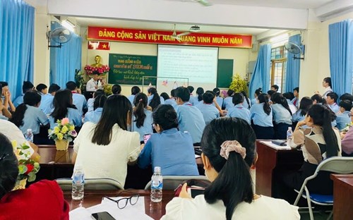 Thắp sáng lồng đèn - lan tỏa kết nối yêu thương