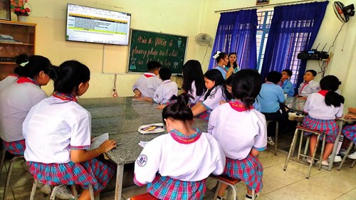 Sinh hoạt chuyên môn tổ khoa học tự nhiên tuần 2 tháng 11