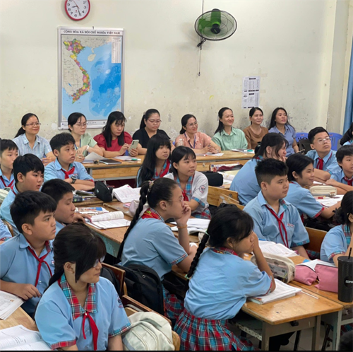 Sinh hoạt chuyên môn lần 2 tháng 12
bàn bạc và thống nhất về chuyên môn theo hướng nghiên cứu bài học