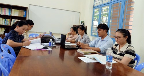 Sinh hoạt chuyên môn của tổ lịch sử - địa lí tuần 1 tháng 12/2024