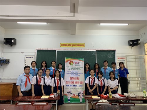 Sáng ngày 09/3/2024, Liên đội THCS Lê Văn Việt và Liên Đội THCS Bình Thọ đã tổ chức giao lưu CLB Chỉ huy Đội năm học 2023 - 2024