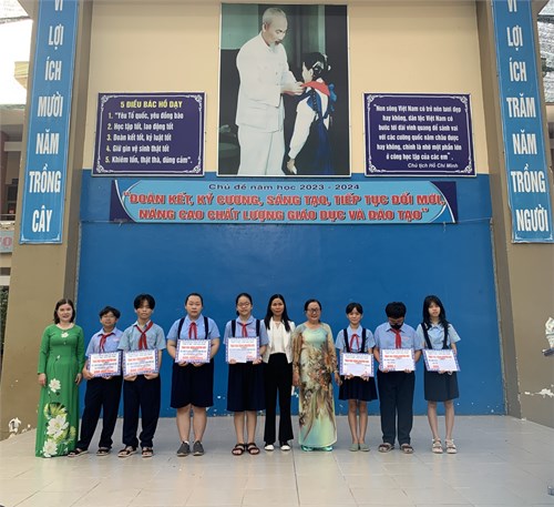 Sáng ngày 1/4/2024 Hội khuyến học Tp Thủ Đức và các mạnh thường quân trao tặng 10 suất học bổng trị giá 6.000.000 đồng dành cho các bạn học sinh - đội viên vượt khó học tập trong HK2