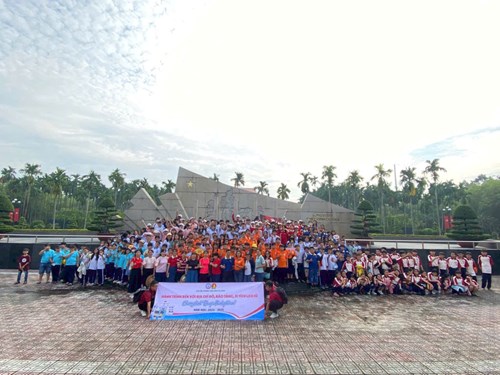 Học tập trải nghiệm tại Di tích lịch sử Ngã Ba Giồng