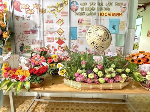 Tổ chức hội thi cắm hoa, làm thiệp chào mừng ngày Nhà giáo Việt Nam 20/11