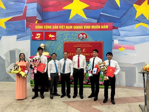 Lễ kết nạp 4 Đảng viên mới của Chi bộ trường THCS Đa Phước