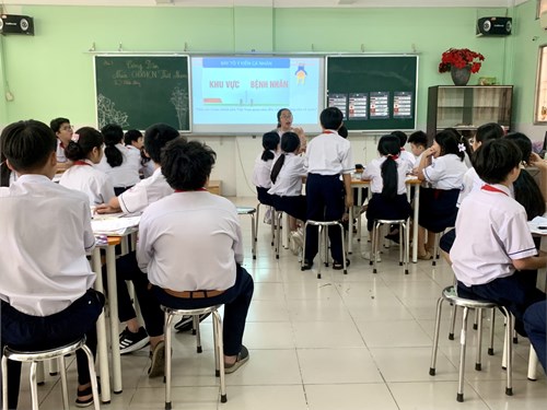 Sáng 26/03/2024 Tổ Sử địa-GDCD thực hiện chuyên đề “Rèn kĩ năng nhận biết công dân nước XHCN Việt Nam cho học sinh lớp 6. 
Thực hiện cô Hoàng Mi