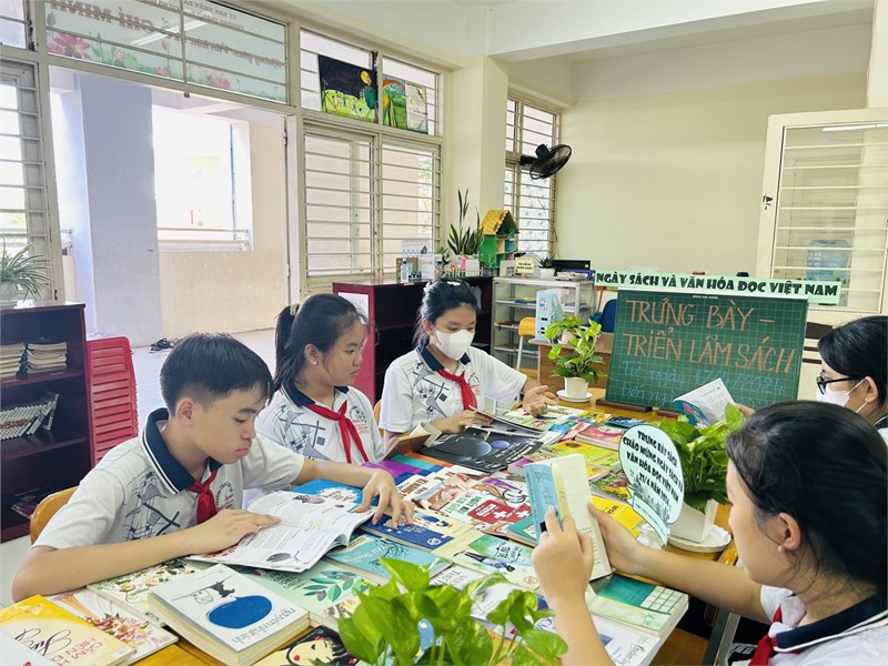 Hình ảnh hoạt động hưởng ứng Ngày Sách và Văn hoá đọc Việt Nam lần 3 năm 2024 - Ngày hội đọc sách với chủ đề “Sách hay cần bạn đọc”, thực hiện vào ngày 23/4/2024, tại phòng Thư viện trường THCS Đông Thạnh