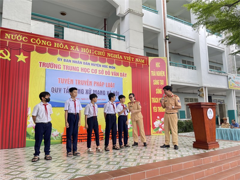 Tuyên truyền pháp luật  Quy tắc ứng xử mạng xã hội 