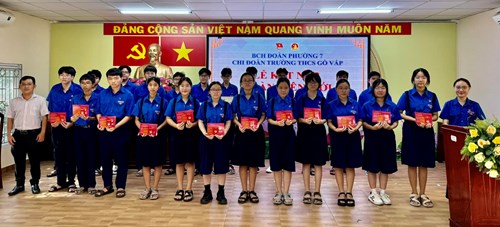 Lễ kết nạp đoàn viên mới - hưởng ứng ngày đoàn viên năm 2024