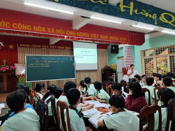 Thao giảng tiết Lịch sử & Địa lý 9 Bài 9: Chiến tranh lạnh (1947-1989)