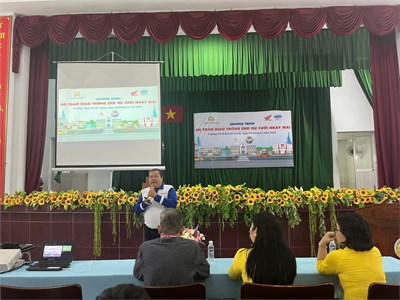 Sáng ngày 04/11/2024 Trường THCS Hai Bà Trưng phối hợp cùng Công ty HONDA Việt Nam thực hiện chương trình  AN TOÀN GIAO THÔNG CHO NỤ CƯỜI NGÀY MAI 