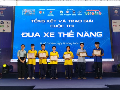 Học sinh trường THCS Hai Bà Trưng tham gia cuộc thi:  Đua xe thế năng  ngày hội Stem day 2024