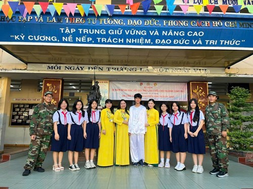 Liên đội trường THCS Hai Bà Trưng sinh hoạt kỷ niệm 60 năm ngày mất anh hùng Nguyễn Văn Trỗi (15/10/1964 - 15/10/2024)