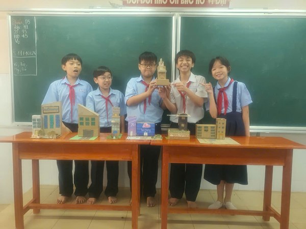 STEM tạo nhà cao tầng K7 ngày 23/9.2024 - cô Hoa