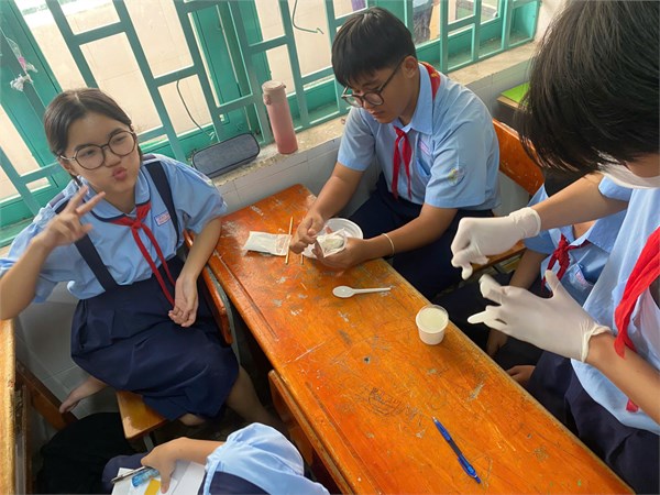 STEM Nghệ thuật hoá thạch k8 ngày 28/10/2024 - cô Loan